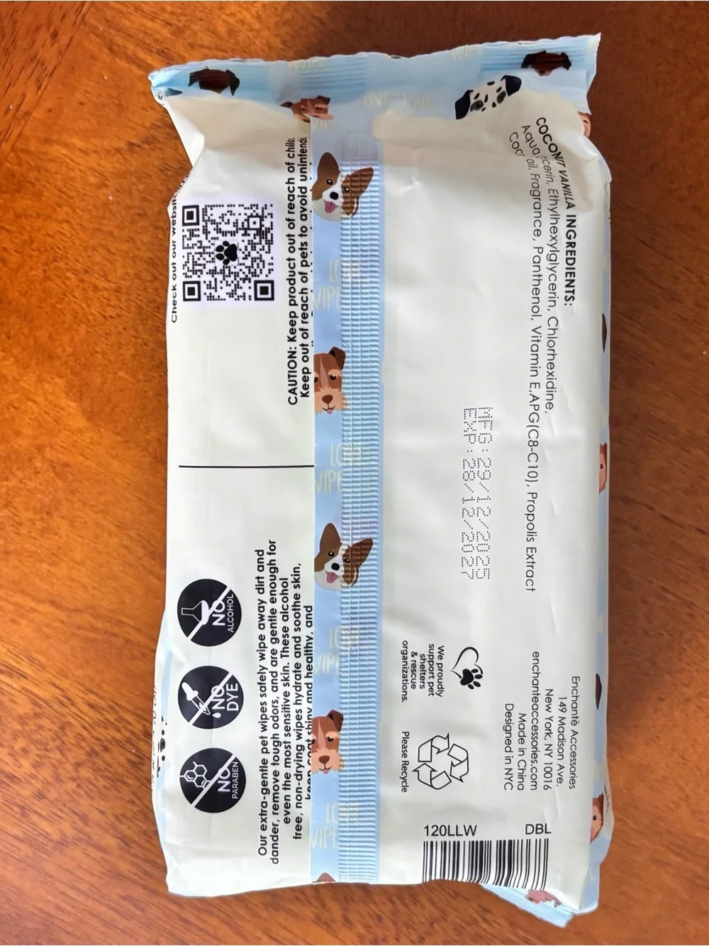 Pet Wipes with Aloe and Vitamin E Dog and Cat Skin Care 120 Count LIVE LOVE WIPE